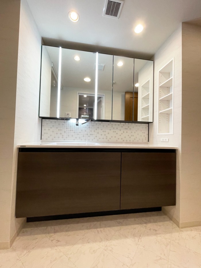 洗面室を気品のある優雅なホテルのような空間に　川崎市中原区A様邸